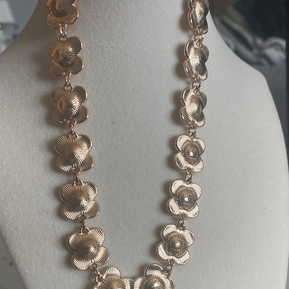 Vintage AB Gold Flower Necklace - Picture 7 of 9